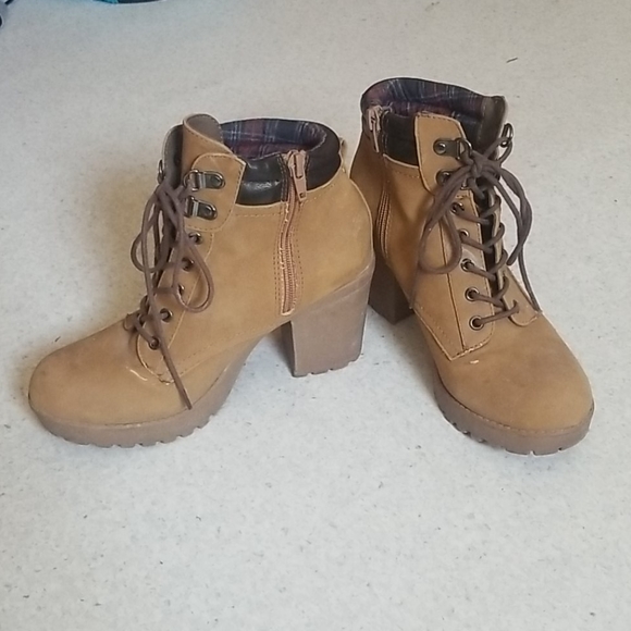 Brown Boots - Picture 1 of 1